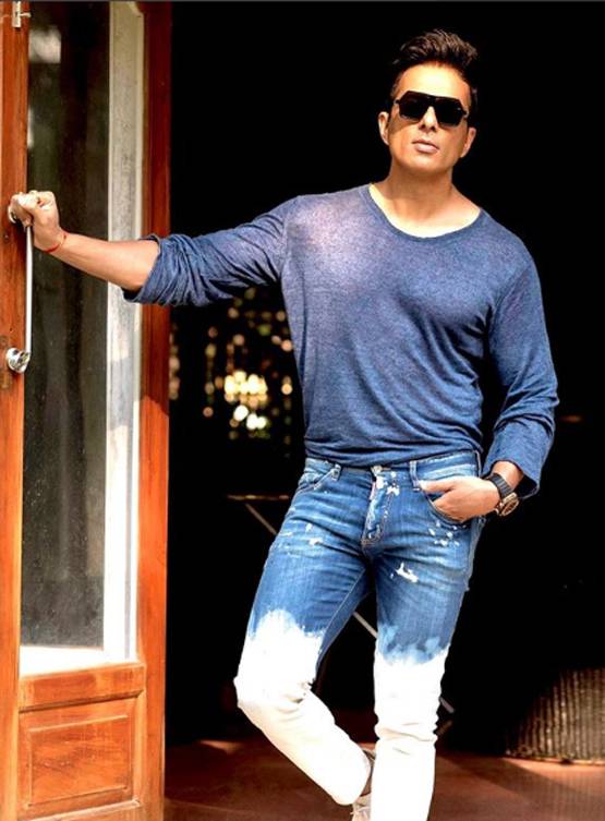 सोनू सूद बने मजदूरों के मसीहा, एक्टर की तारीफ में वायरल हुए ये फनी मीम्स