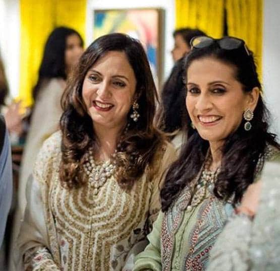 कुछ इस तरह मां को सलाम कर रहे बॉलीवुड स्टार्स, अनुष्का-करीना ने किए पोस्ट