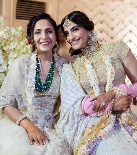 जया बच्चन से शर्मिला टैगोर तक, ये हैं बॉलीवुड एक्ट्रेसेज की सुपरकूल सास