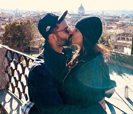 सोनम कपूर को एनिवर्सरी पर पति ने दिया खास गिफ्ट, खुशी से झूमीं एक्ट्रेस