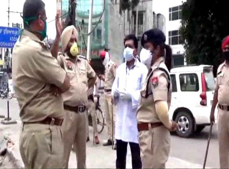 नौकरी के लिए कहा तो लेक्चरर पत्नी ने किया सुसाइड, पति भी ट्रेन से कटा