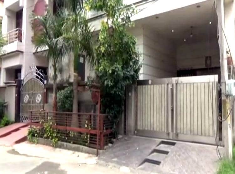 नौकरी के लिए कहा तो लेक्चरर पत्नी ने किया सुसाइड, पति भी ट्रेन से कटा