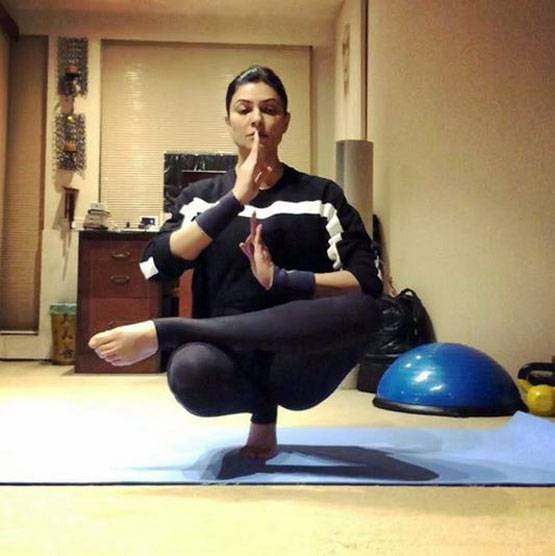 योग से लेकर रनिंग तक, लॉकडाउन में क्या है स्टार्स का फिटनेस फंडा