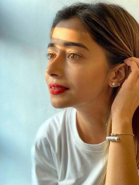 उतरन फेम टीना दत्ता के लिए वेकेशन बना लॉकडाउन, सीख रही हैं योग भी