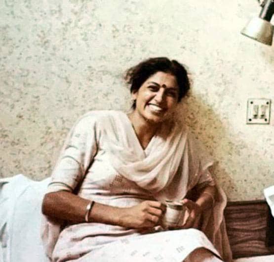 कुछ इस तरह मां को सलाम कर रहे बॉलीवुड स्टार्स, अनुष्का-करीना ने किए पोस्ट