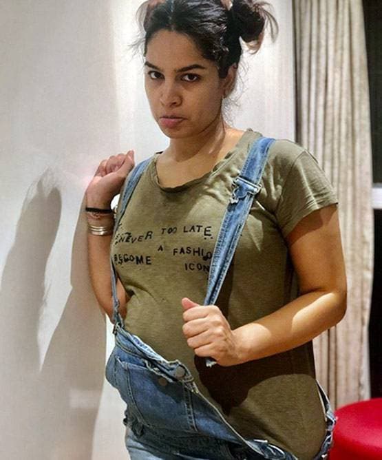 बेबी बंप बढ़ने से एक्ट्रेस को फिट नहीं हो रहे कपड़े, डिलीवरी का इंतजार