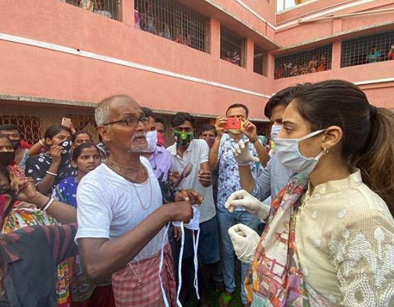 अम्फान ने बंगाल में मचाई तबाही, जायजा लेने पहुंचीं सांसद नुसरत