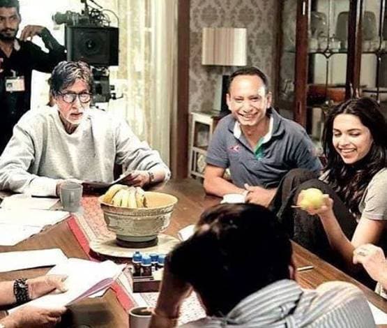 थिएटर के जाने माने आर्टिस्ट हैं अमिताभ के ये को-स्टार, आपने पहचाना?