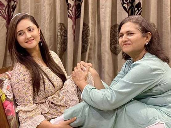 टीवी अभिनेत्रियों ने खास मैसेज के साथ मां को किया मदर्स डे विश, Photos