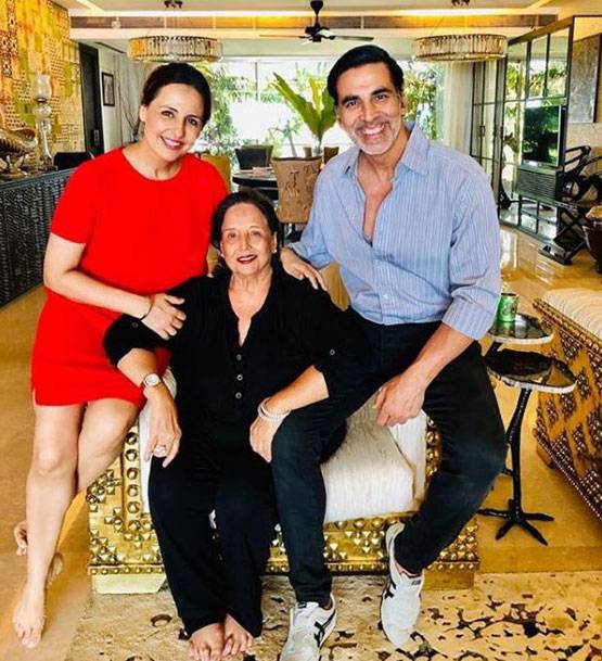 अक्षय से कटरीना तक, स्टार्स ने मां के साथ शेयर की अनसीन फोटोज