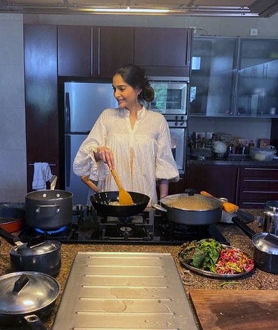 अंदर से ऐसा है सोनम कपूर का घर, एक्ट्रेस ने शेयर कीं Inside फोटो