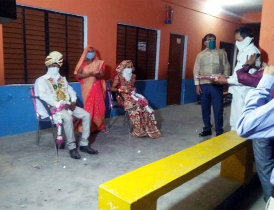 क्वारनटीन सेंटर में अनोखी शादी, सिर्फ 4 घंटे में पूरी हुईं रस्में