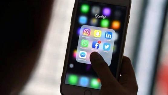 ऑनलाइन क्लास में स्टूडेंट ने चला दी पॉर्न क्लिप, वॉट्सएप ग्रुप छोड़कर भागी छात्राएं