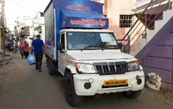 गर्मी में अनोखा एक्सपेरिमेंट, 50 पैसे में मिल रहा एक लीटर ठंडा RO वॉटर