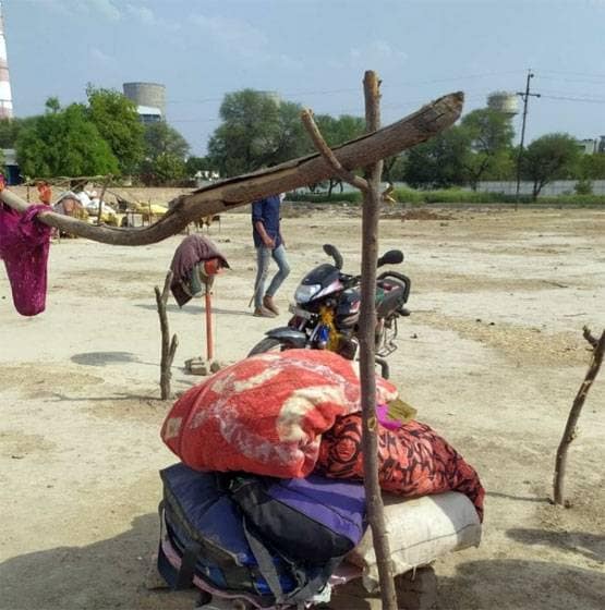 आटा गूंथ रही थी मां, बच्चियों ने डाल दी मिट्टी, चाकू से कर दी हत्या