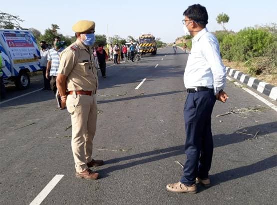 जोरदार टक्कर में कार के उड़े परखच्चे, 6 लोगों की दर्दनाक मौत