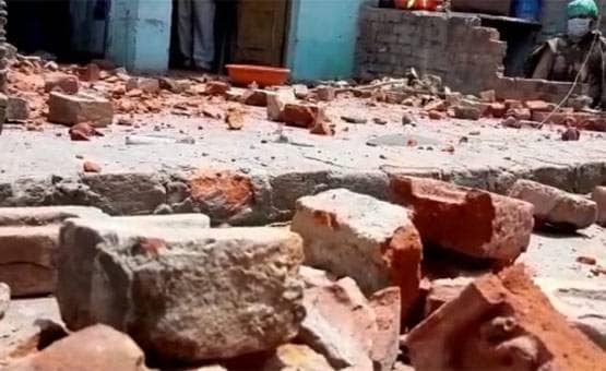 क्रिकेट के विवाद में खूब चले ईंट-पत्थर, दो गुटों में हुई जमकर फायरिंग