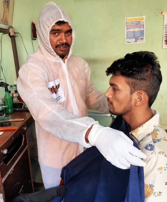 हेयर कट के लिए सैलून की शर्त, घर से लाओ तौलिया, रजिस्टर में लिखो नाम