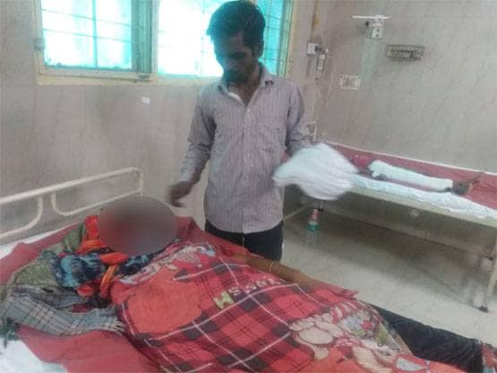 पारिवारिक विवाद में देवर ने भाभी की फावड़े से काट कर हत्या कर दी