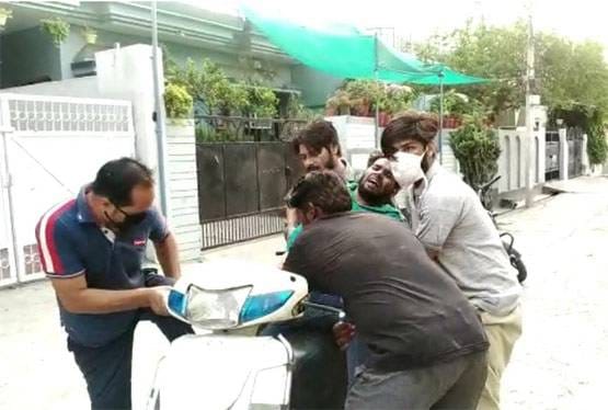 यूपी पुलिस पर आरोप, मोबाइल चोरी की शिकायत करने वाले को बेरहमी से पीटा