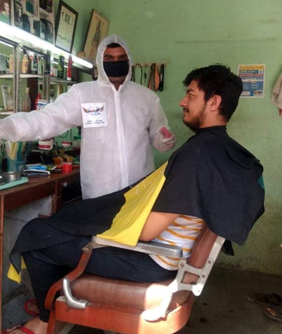 हेयर कट के लिए सैलून की शर्त, घर से लाओ तौलिया, रजिस्टर में लिखो नाम