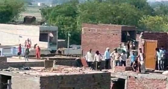 क्रिकेट के विवाद में खूब चले ईंट-पत्थर, दो गुटों में हुई जमकर फायरिंग