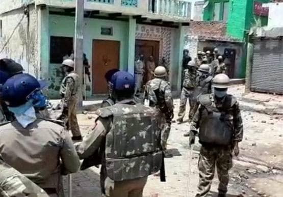 क्रिकेट के विवाद में खूब चले ईंट-पत्थर, दो गुटों में हुई जमकर फायरिंग