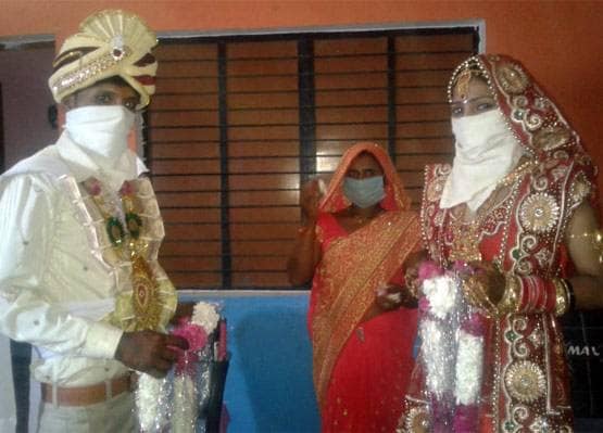 क्वारनटीन सेंटर में अनोखी शादी, सिर्फ 4 घंटे में पूरी हुईं रस्में