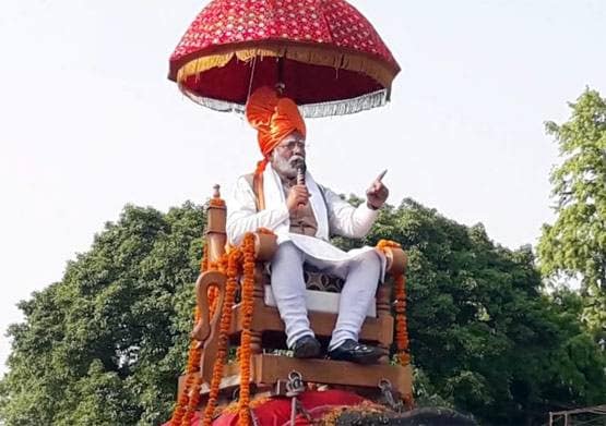 ये क्या! कोरोना को कुचलने के लिए हाथी पर निकले 'मोदी'!