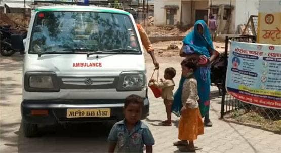 रास्ते में पैदा हुआ मजदूर महिला का बच्चा, 170 KM चलने के बाद मिली मदद