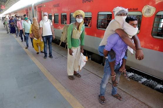 लॉकडाउन में यात्रा की है मजबूरी? जानिए- क्या हैं बाहर जाने के नियम