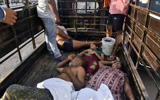 आधी रात गैस लीक, सड़क पर गिरते लोग...Vizag में भोपाल जैसा दिखा मंजर