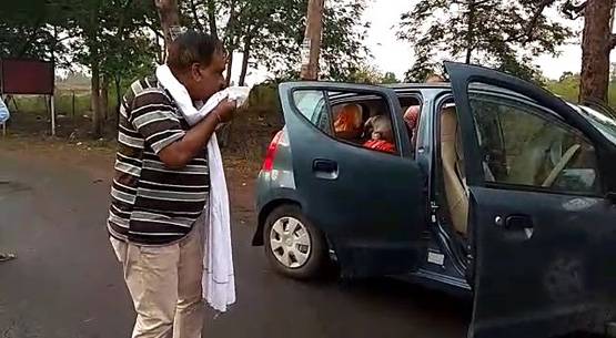 ई पास होने के बाद भी पुलिस ने बॉर्डर पर रोका, बुजुर्ग की हार्ट अटैक से मौत