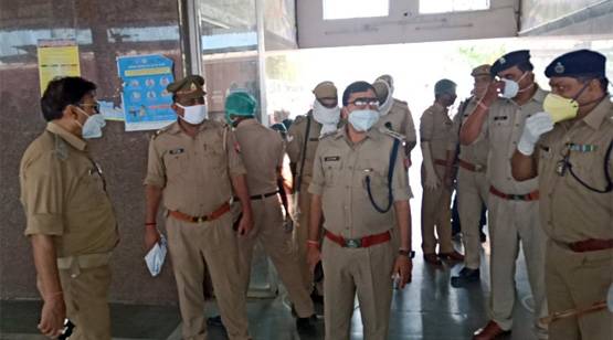 ऑनलाइन क्लास में स्टूडेंट ने चला दी पॉर्न क्लिप, वॉट्सएप ग्रुप छोड़कर भागी छात्राएं