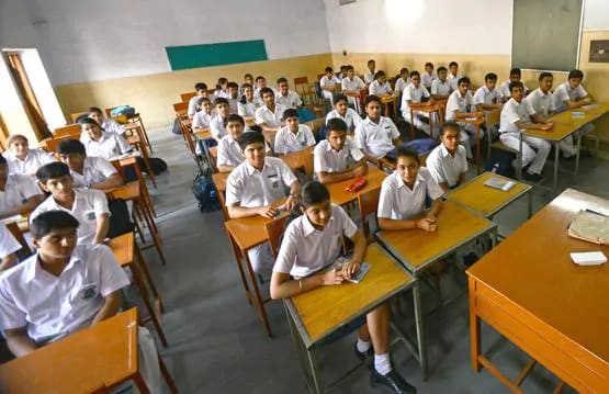 CBSE: बच्चा बीमार है तो पेरेंट्स करेंगे ये काम, जानें एग्जाम के नए रूल्स