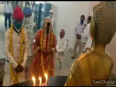 खाना बांटते-बांटते भीख मांगने वाली लड़की से हुआ प्यार, युवक ने की शादी