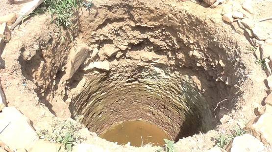 (Morning) 20 दिन की कड़ी मेहनत, 15 फीट गहरा 5 फीट चौड़ा कुआं खोद डाला, बन गए आत्मनिर्भर