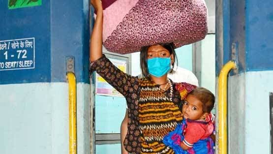 लाठी के सहारे पैदल जयपुर से बरेली के सफर पर निकली दिव्यांग मजदूर महिला