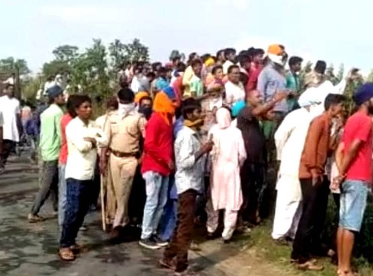 अचानक ट्रैक्टर पर खड़ा हो गया बाघ, तीन किसानों को कर चुका है घायल