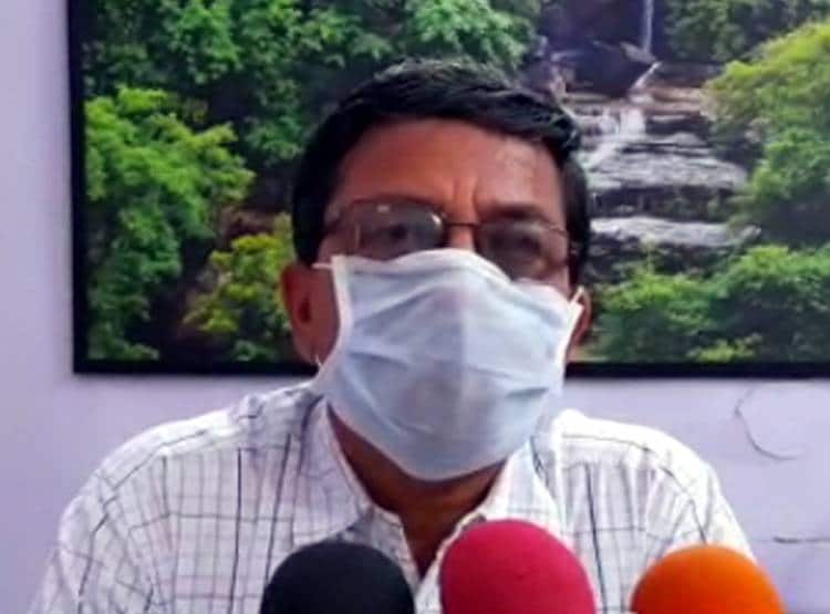 टाइगर को सामने देखते ही गिरा बाइक सवार, कैमरे में कैद नजारा