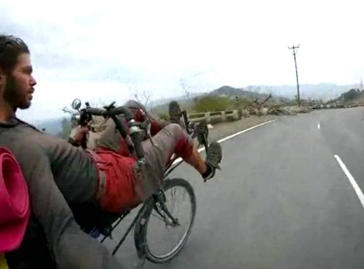 11 देशों की यात्रा पर साइकिल से निकला टूरिस्ट लॉकडाउन में फंसा तो...