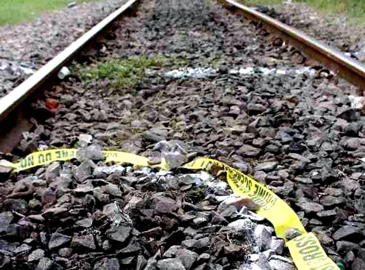 पति ने लगाया बदचलन होने का आरोप, बेटे-बेटियों के साथ रेल से कटी पत्नी