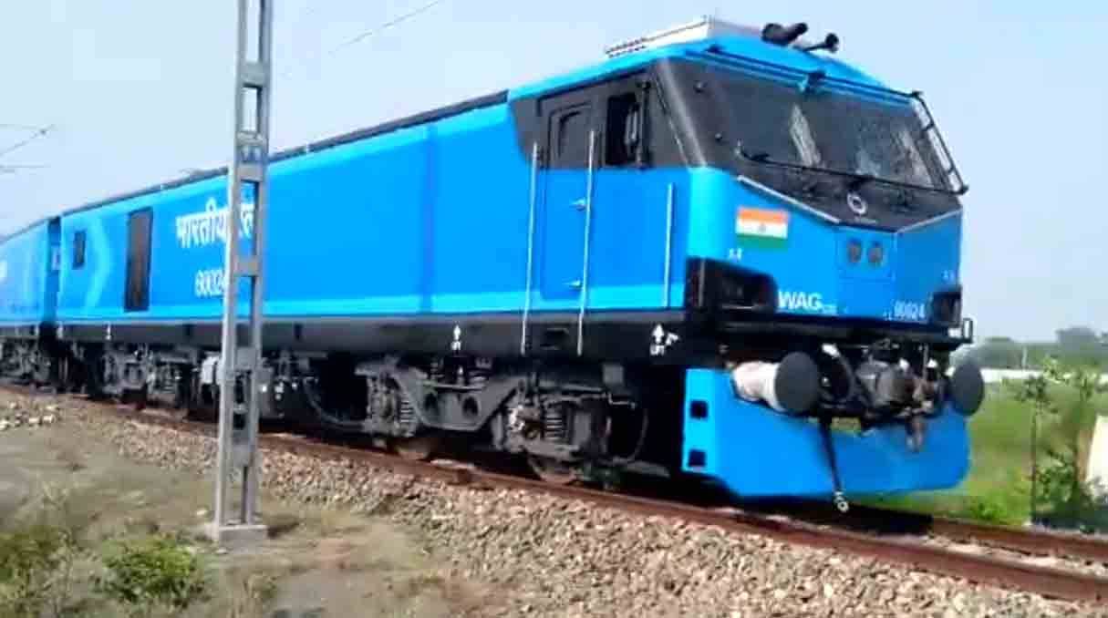 सबसे शक्तिशाली स्वदेशी AC इंजन का ट्रायल, रेलवे ने कहा- गर्व का पल!