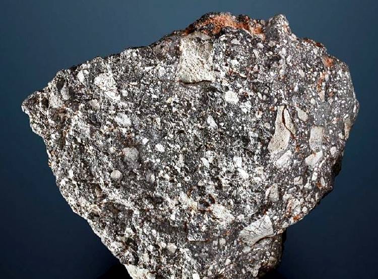 नीलाम हो रहा है चांद का टुकड़ा, बस खर्च करने होंगे इतने रुपये