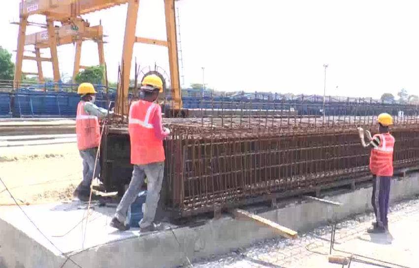 योगी सरकार का 20 लाख रोजगार का प्लान, मुंबई-दिल्ली नहीं लौटेंगे मजदूर?