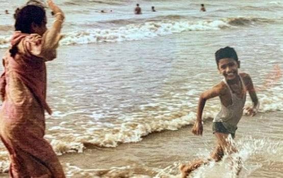 कुछ इस तरह मां को सलाम कर रहे बॉलीवुड स्टार्स, अनुष्का-करीना ने किए पोस्ट