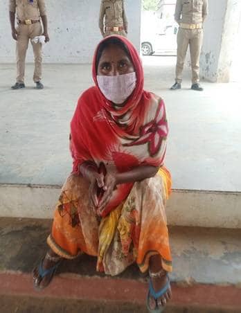 प्रेमी के साथ पकड़ी गई पत्नी, करवाई पति की हत्या, कुत्ते ने पहुंचाया जेल