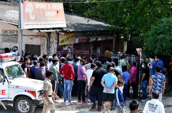 शराब की बिक्री राज्यों के लिए मजबूरी नहीं 'जरूरी', भरता है खजाना!