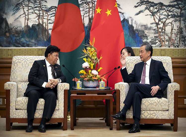 नेपाल से पाक तक कैसे भारत के चारों ओर कर्ज देकर कब्जा जमाता जा रहा चीन