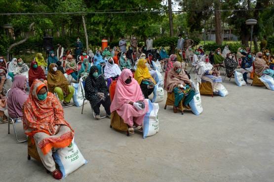 लॉकडाउन पर इमरान खान के बोल- भारत में गरीब भूख से मर रहे